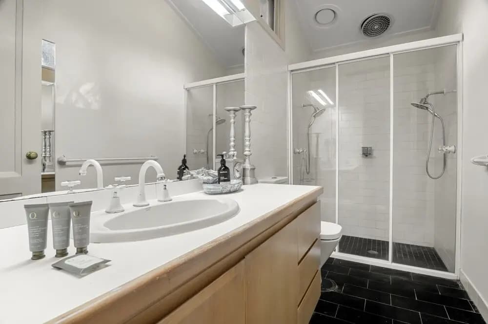 5-bed Haven With Pool Minutes From Beaches - photo 7