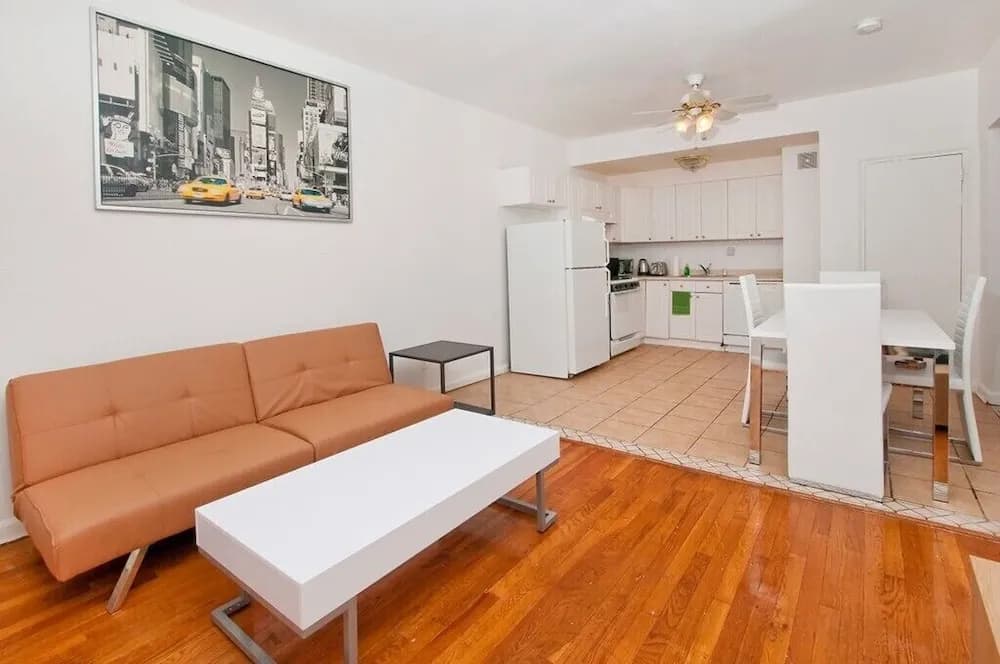 Renovated 2 BR on Upper East Side - photo 3