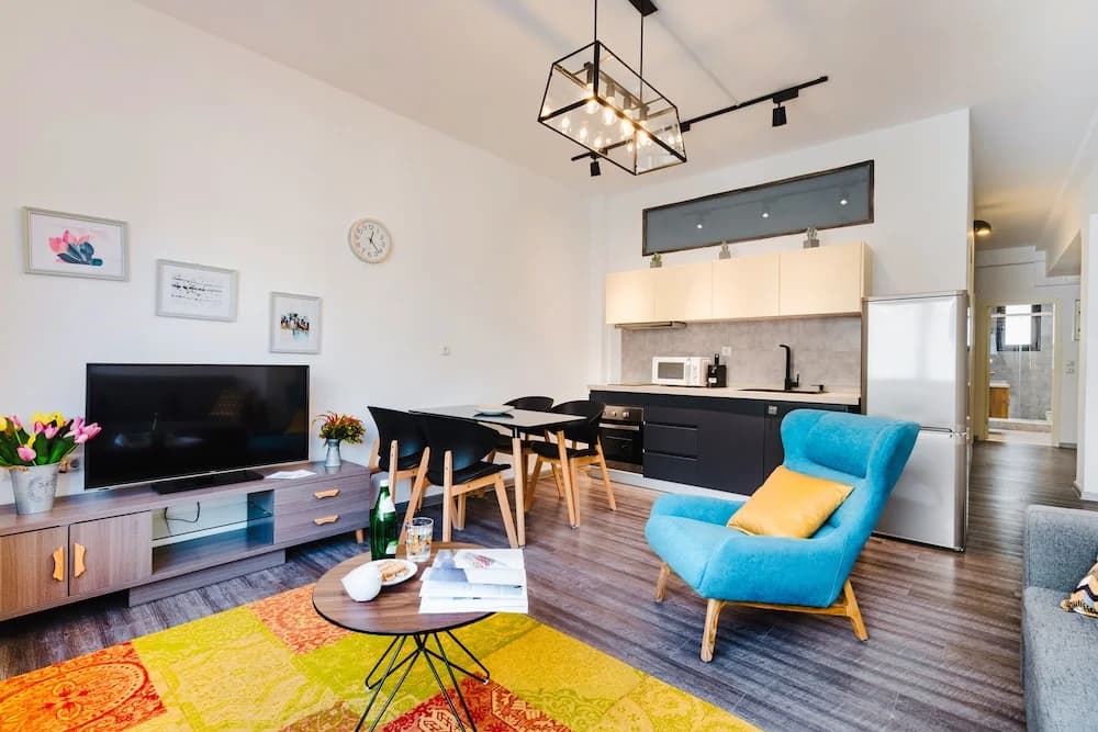 "sanders Home Suites - Bright Downtown 1-bdr. Apt." - photo 9