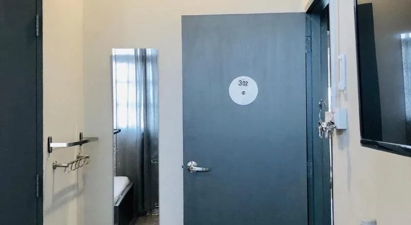 Charlie House - photo 8