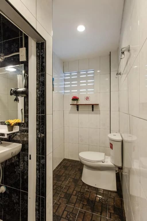 The Z Nite Hostel - photo 17