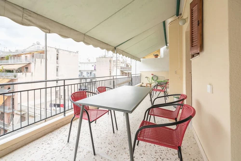 Bright 2 Bed Apartment by Cloudkeys - photo 12