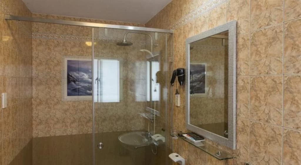 Dragon Hotel - photo 10