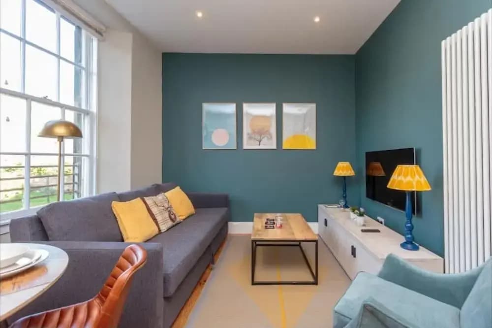2bed 2bath Apartment Beneath Edinburgh Castle - photo 5