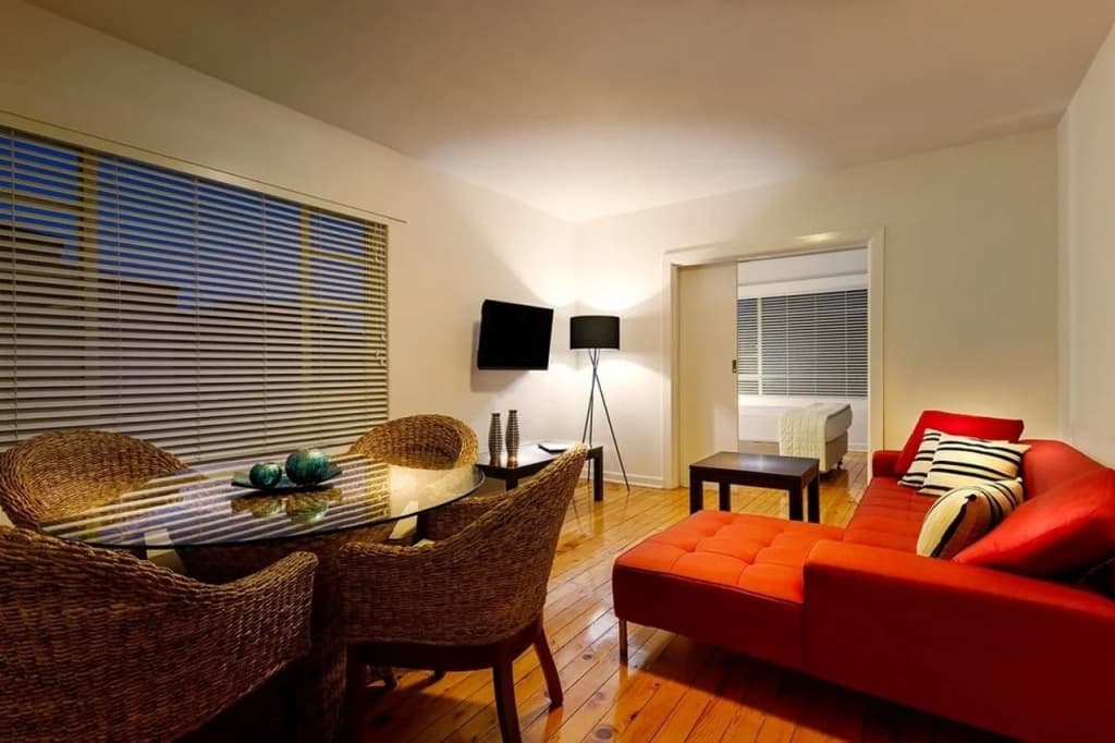 Crest on Barkly Serviced Apartments - photo 2