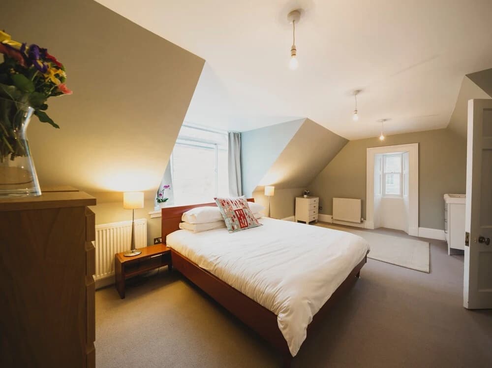 Beautiful 3 Bedroom Georgian Townhouse With Parking - photo 5