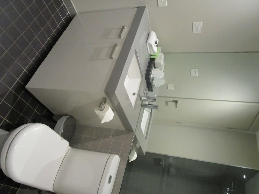 Harbour Escape Apartments - photo 10