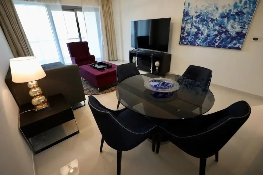 Waterfront 2 Bed Apartment Sleeps 4 With Parking - photo 10