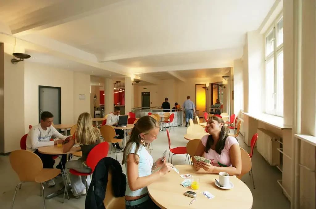 All In Hostel - photo 16