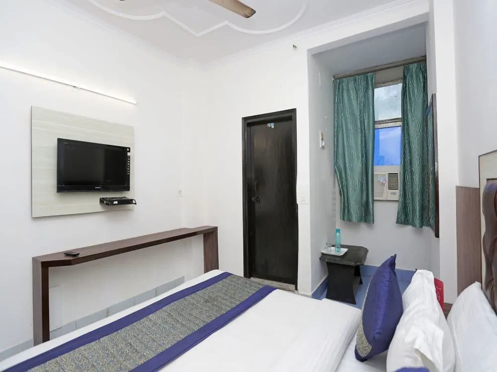 OYO 13277 Hotel Neelam Palace - photo 4