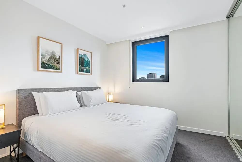 Pristine 2-bed Unit With Beautiful City Landscape - photo 4