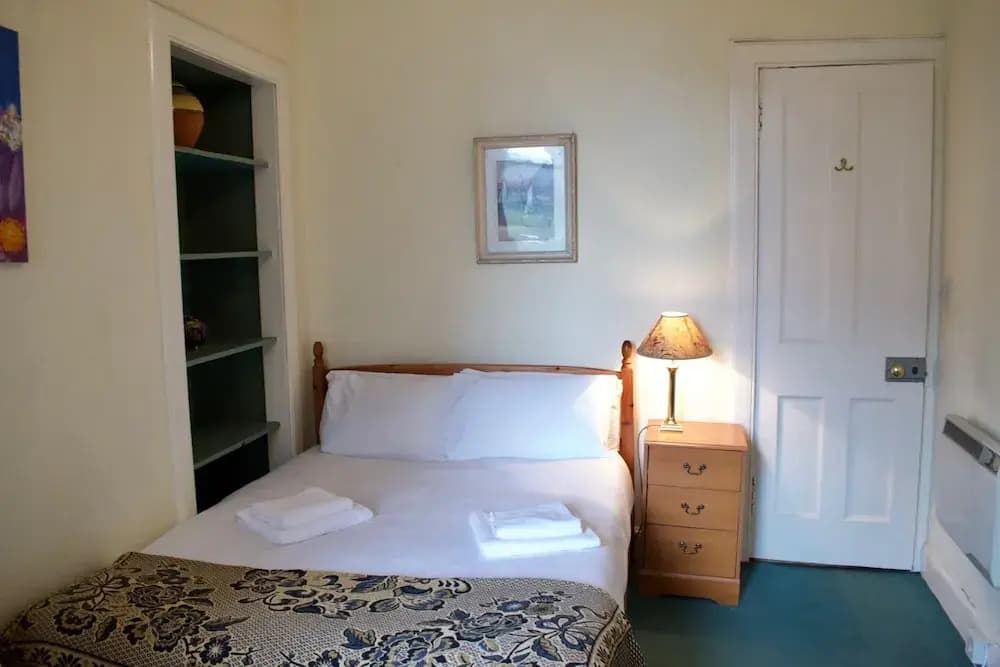 Traditional 3 Bedroom Apartment in Bruntsfield - photo 13