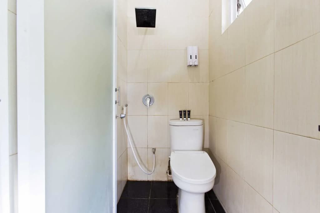 RedDoorz Plus @ Jalan Pemuda Jakarta - photo 11