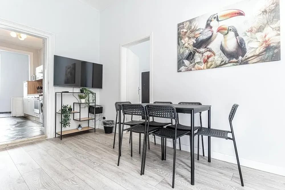 Cozy 2BR 1LR Apt Near Westbahnhof - photo 20