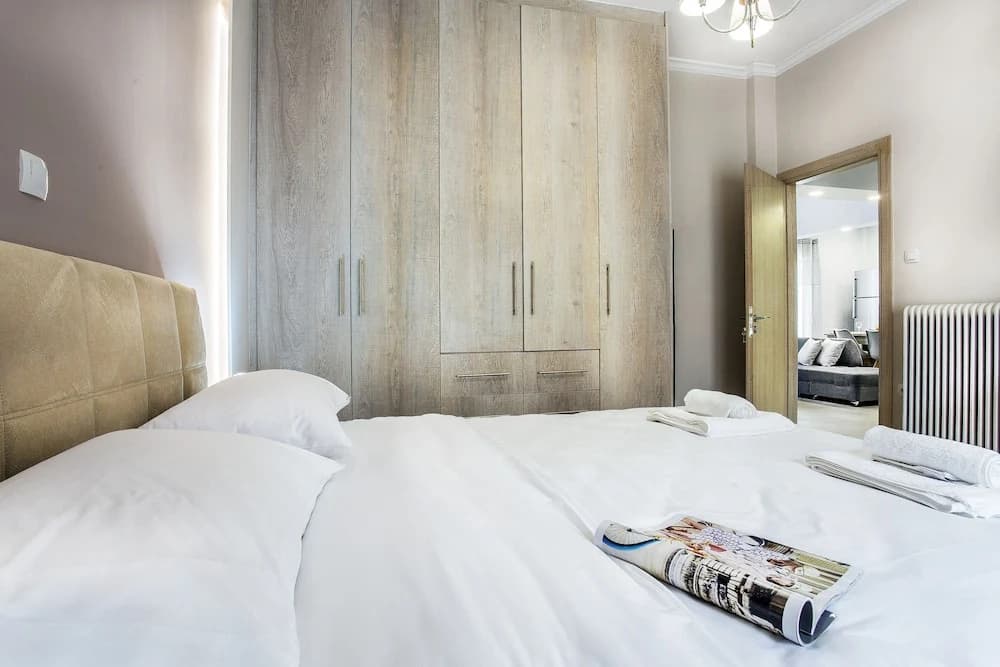 Spacious 3-Bedroom Apartment Near the Train - photo 5