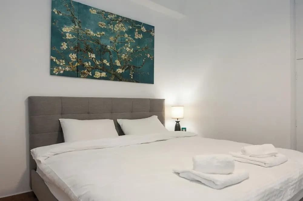 Stylish Renovated 2 Bd Apt in Exarcheia - photo 9