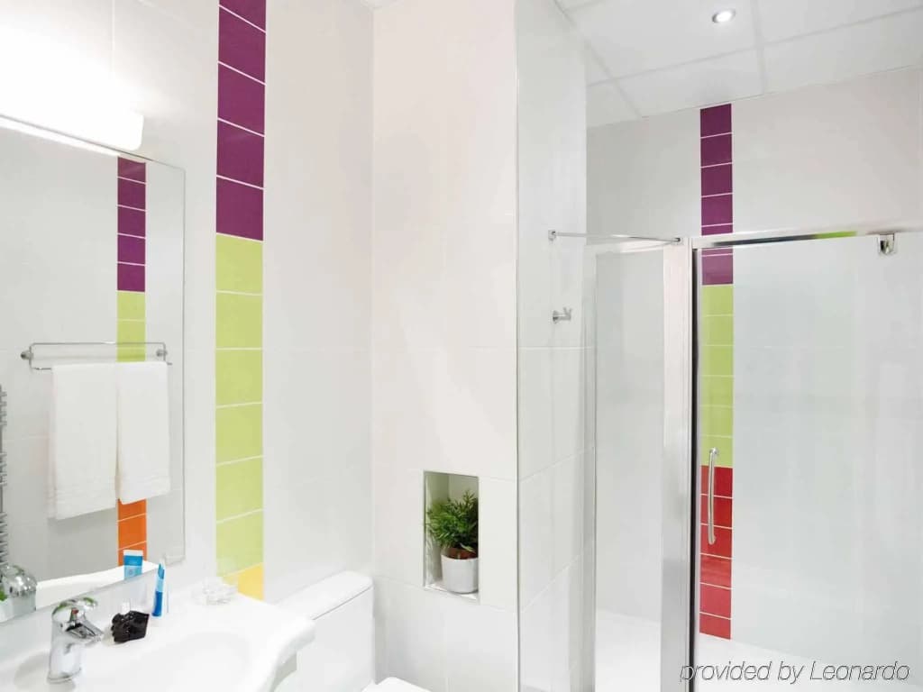 Ibis Styles London Excel Hotel - photo 8