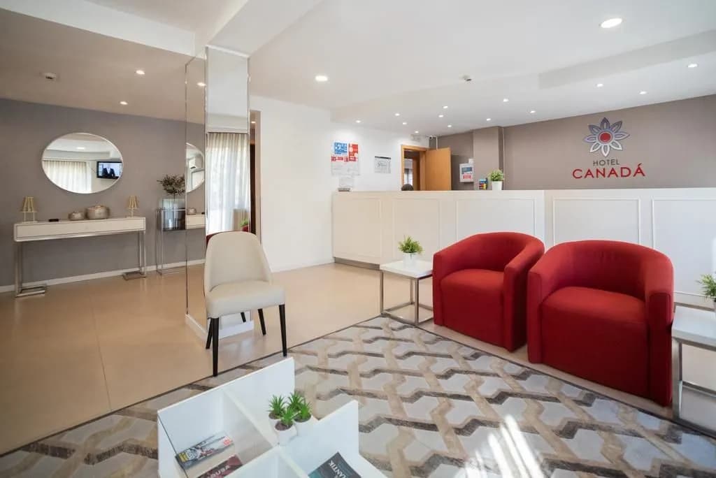 Hotel Canada - photo 2