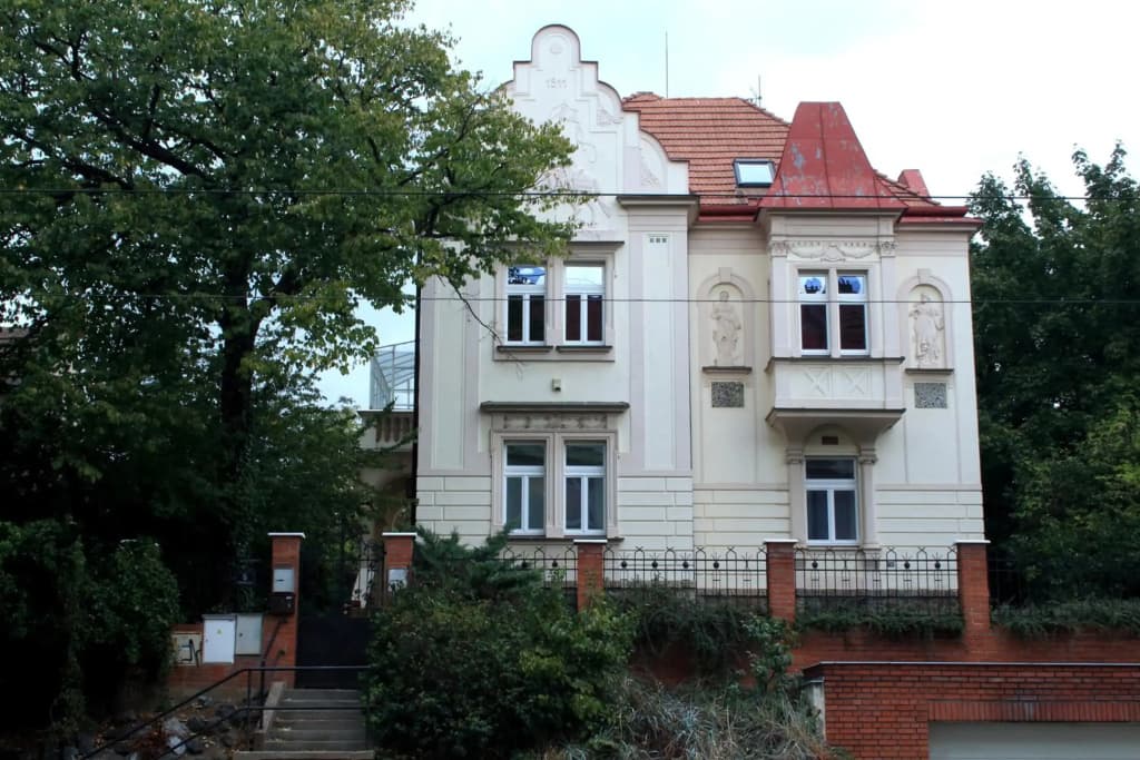 Historic Villa Apartments - photo 1