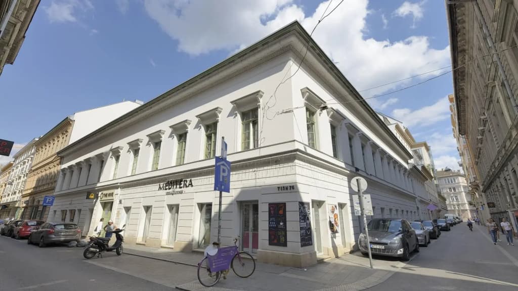 The Hive Party Hostel - photo 18
