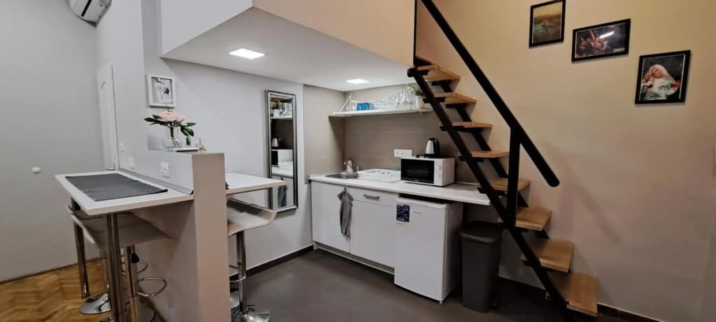 6-Pack Apartment in the Party District - photo 8