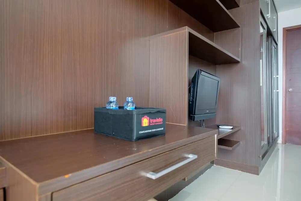 Comfort And Homey Studio Apartment At Mangga Dua Residence - photo 1