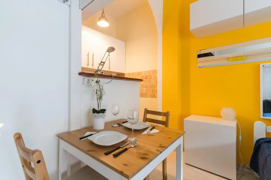 Sunny Studio with Balcony in Party District - photo 13