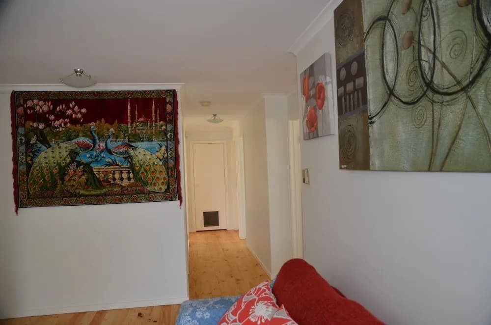 Maroondah 3 Bedroom House - photo 3