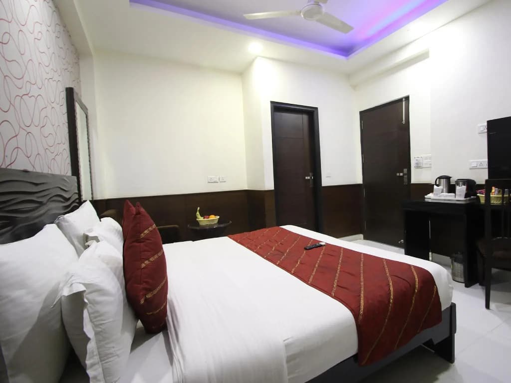 Hotel Hill Palace - photo 6