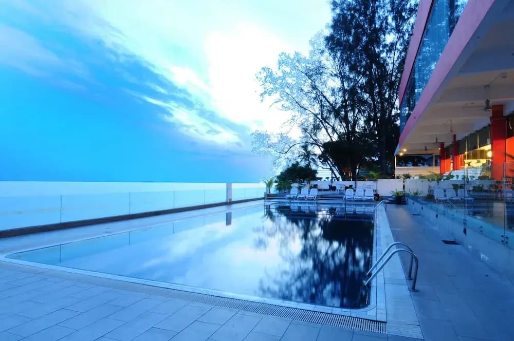 By the Sea @ Cozy Beachfront Home - photo 20