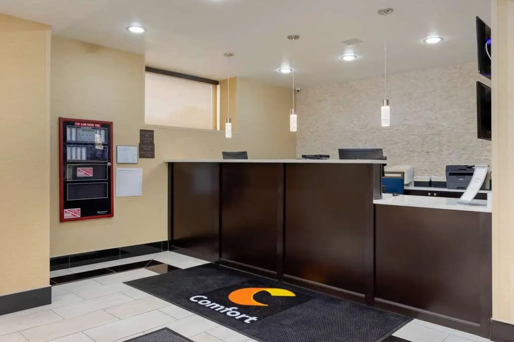 Comfort Inn & Suites near JFK Air Train - photo 11