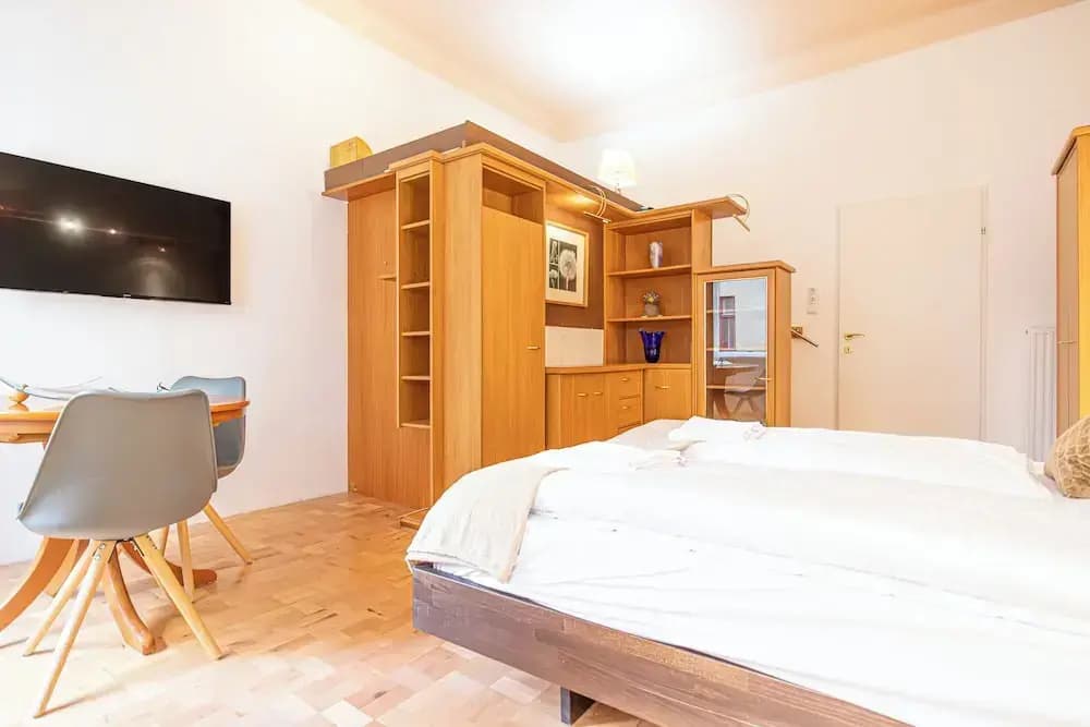 Chic 2BR City Stay Central Location - photo 6