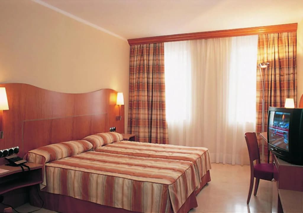 Hotel Aristol - Sagrada Familia - photo 3