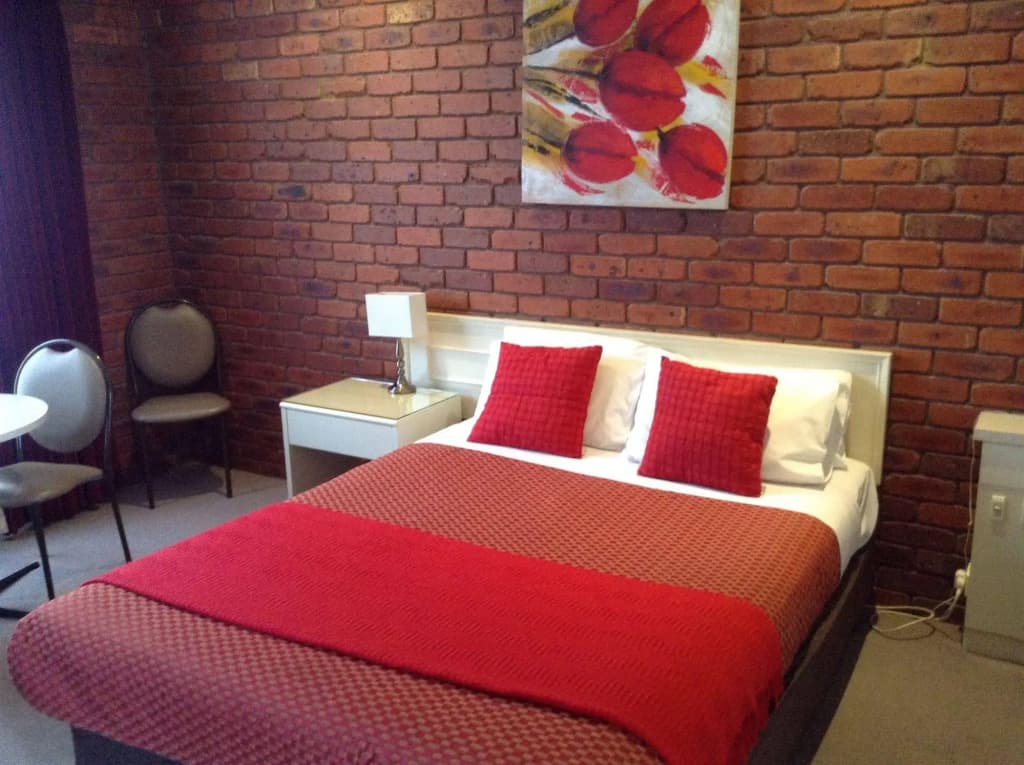 Melton Motor Inn & Apartments - photo 2