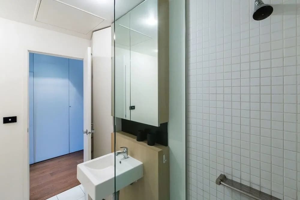 Cleo, 1BDR St Kilda Apartment - photo 8