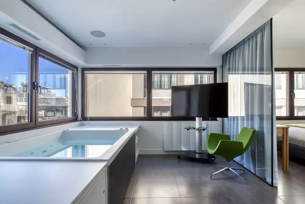 GSM Elevated Luxury Suites - photo 1