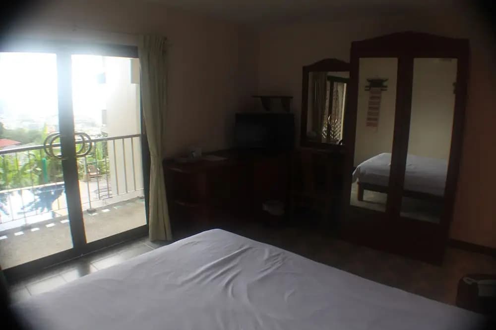 Hilltop Hotel - photo 5