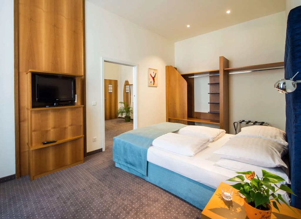 HiLight Suites Hotel - photo 23