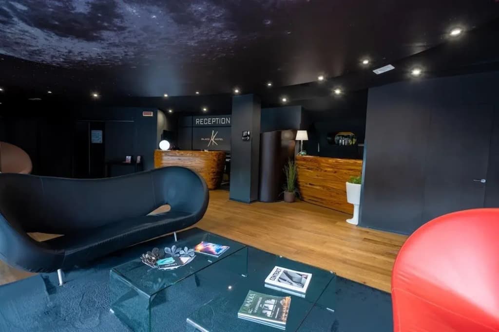 Black Hotel - photo 19