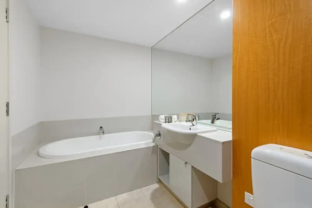 2-bed, 500m From The Beach With Pool, Gym & Sauna - photo 8