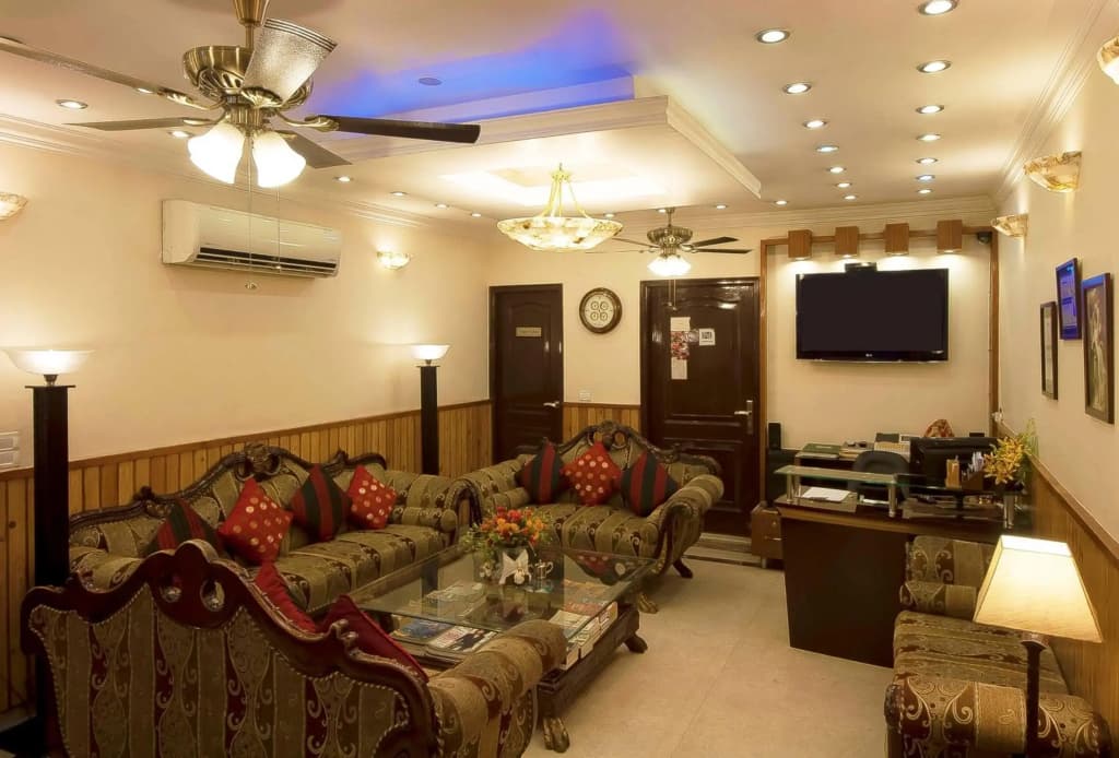 Wood Castle Hotel - photo 2