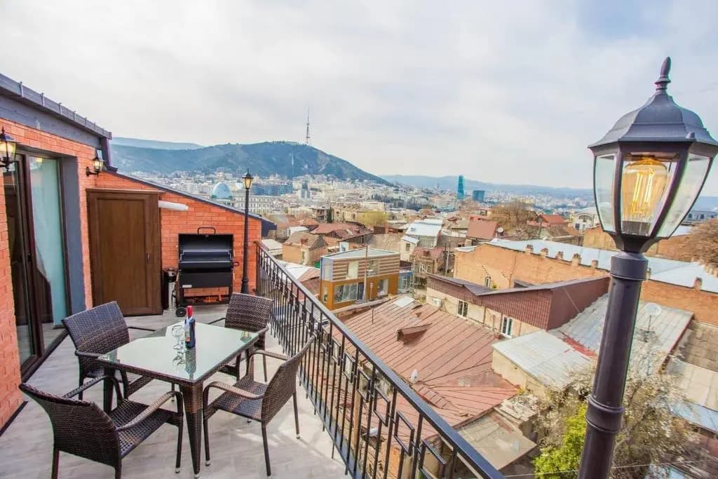 2BR Apt w terrace & stunning views - photo 11