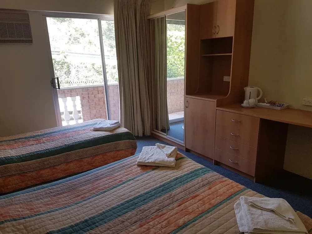 Rest Easy Motel - photo 2
