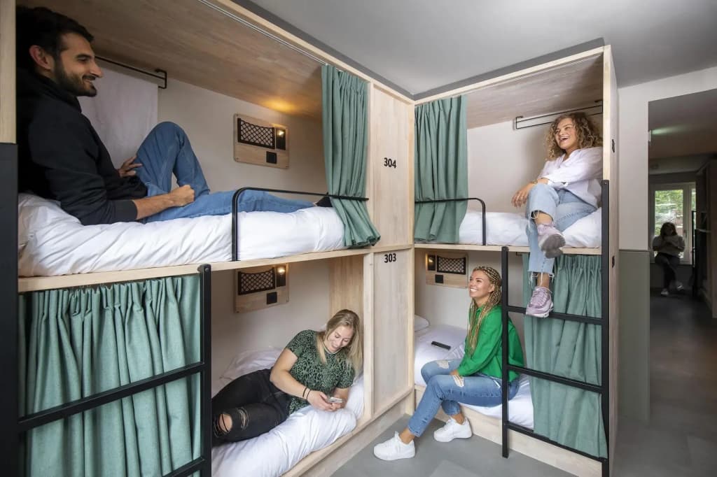 The Bee Hostel - photo 12
