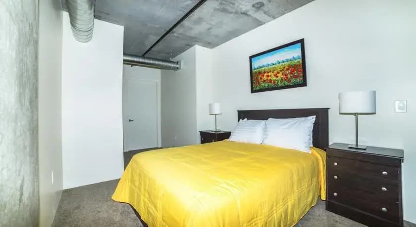 Hollywood Mirage Apartment - photo 1