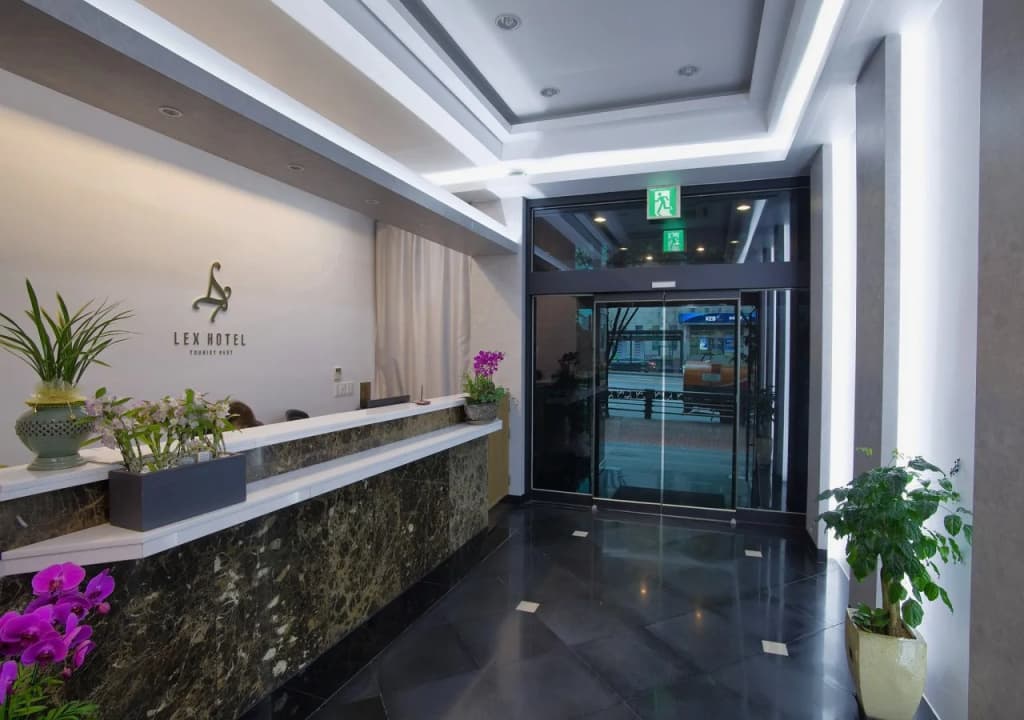Lex Tourist Hotel - photo 2