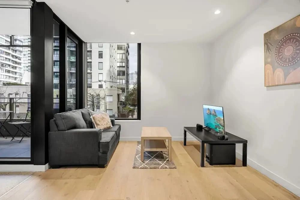 Chic 1-bed South Melbourne Unit With Pool & Gym - photo 3