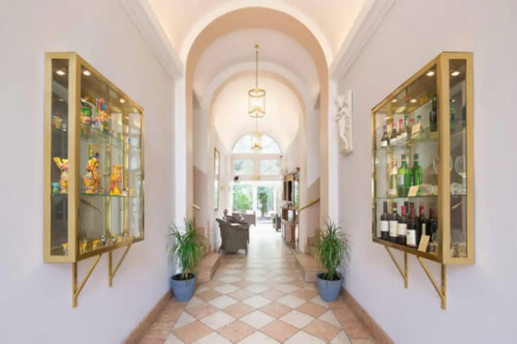 Gold Hotel - photo 15