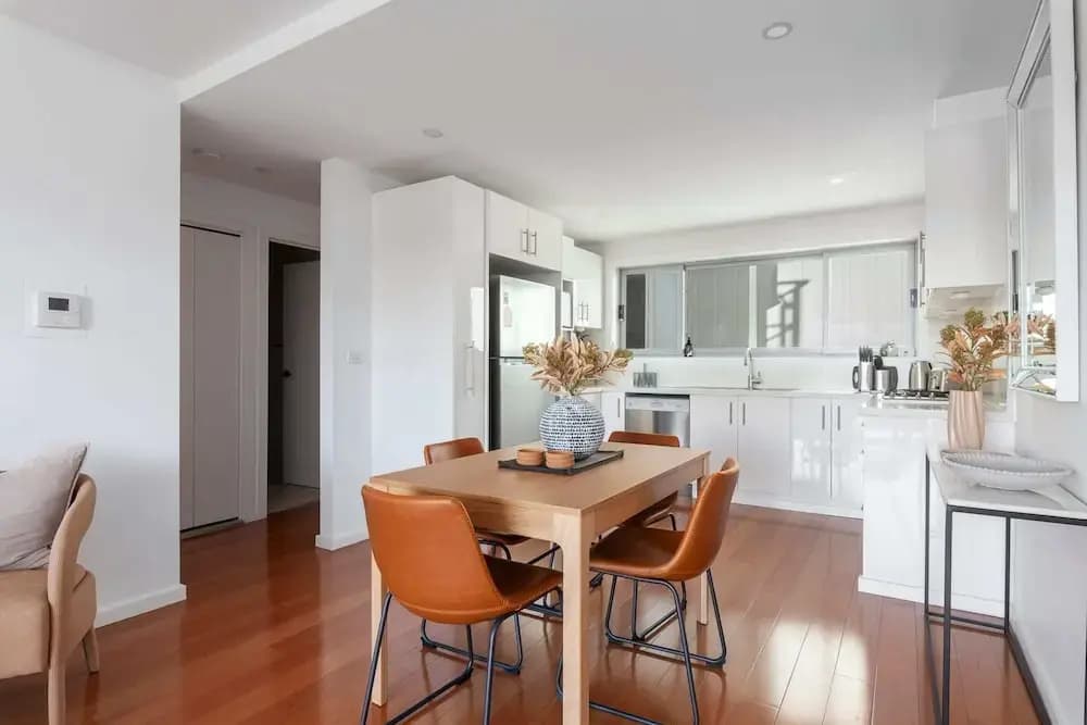 Bright 2-bed Apartment With Balcony & Garage - photo 5