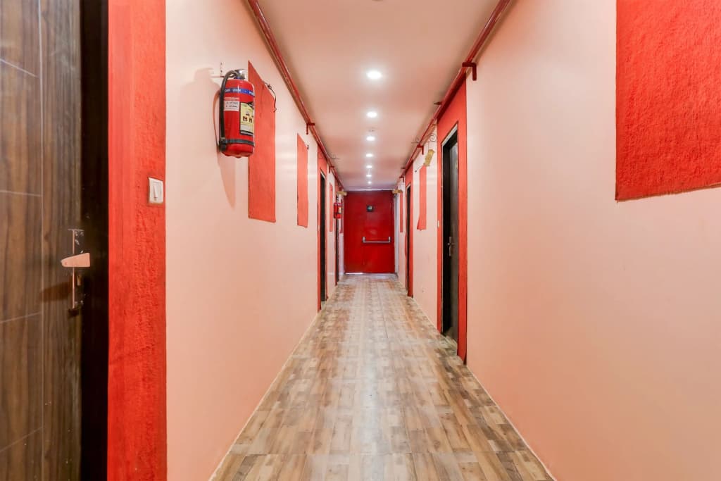 Super Hotel O S J Residency - photo 5